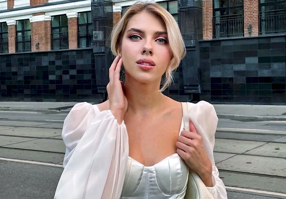 Ekaterina Shumskaya Scarlett Johansson