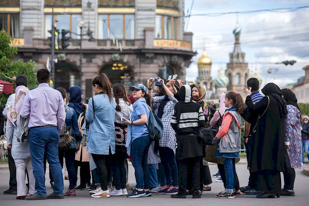 Excursion quest and excursionists in St. Petersburg. St. Petersburg