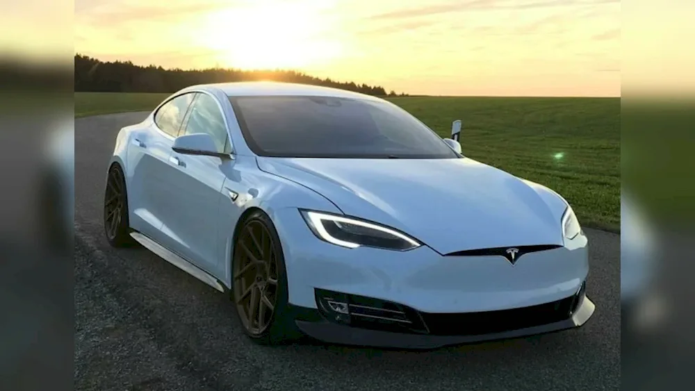 Electromobile Tesla