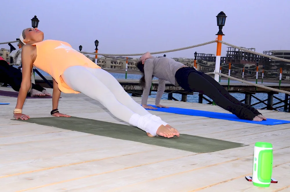 Elena Buividis yoga