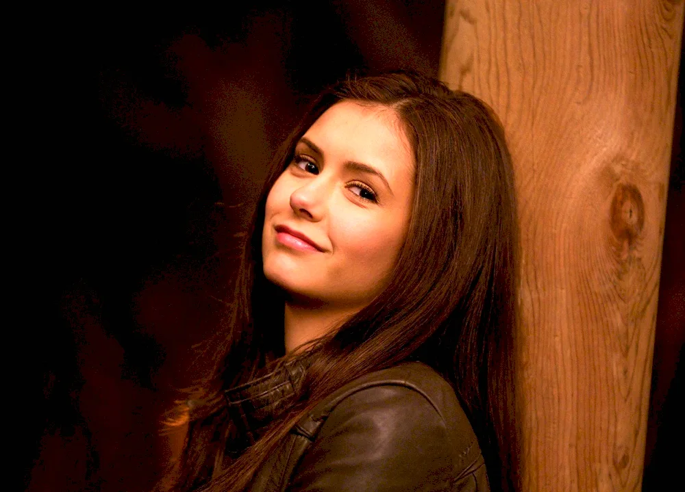 Nina Dobrev Elena Gilbert