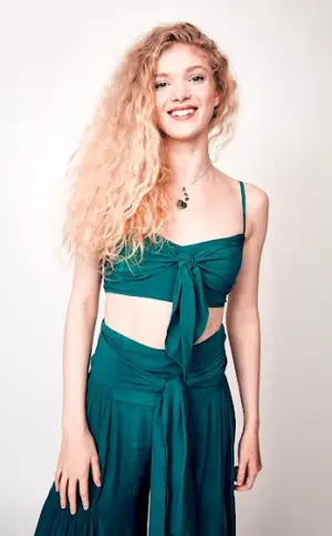 Elena Kampouris 2022