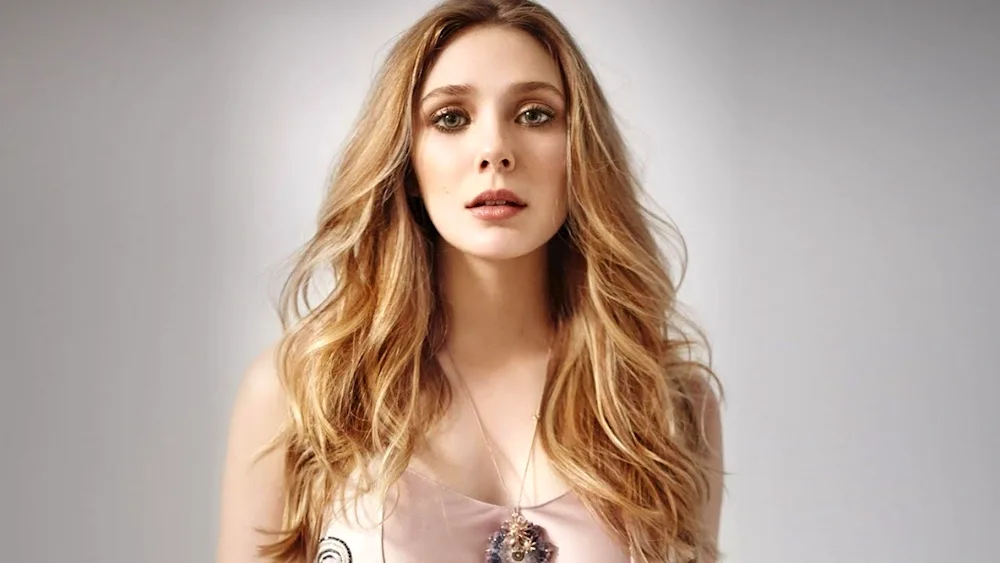 Elizabeth Olsen's legs