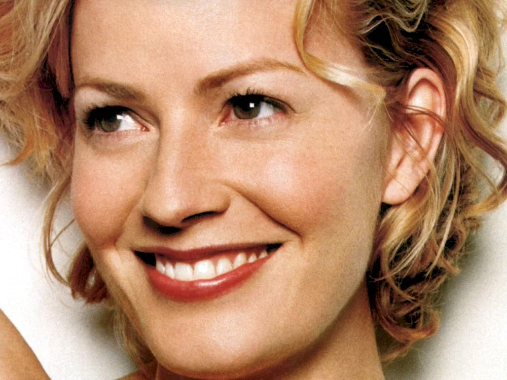 Elizabeth Shue