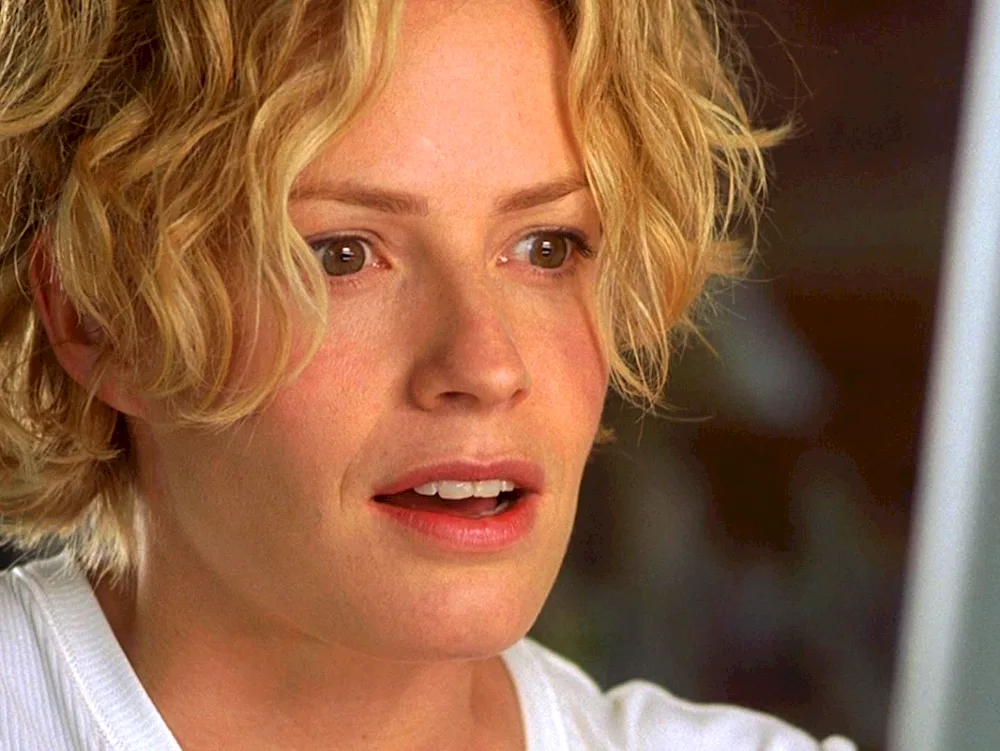 Elizabeth Shue