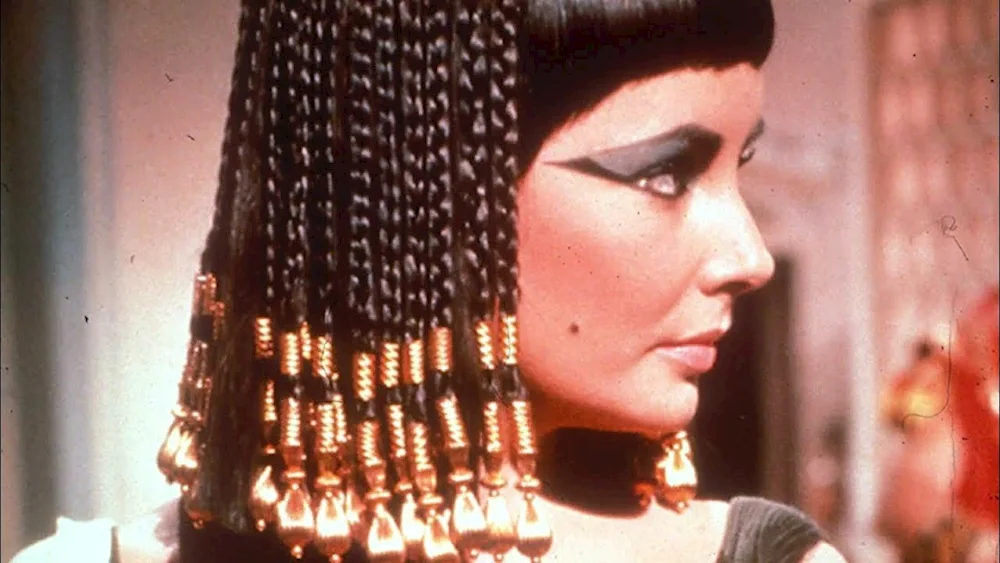 Pharaoh's hairstyles of ancient Egypt
