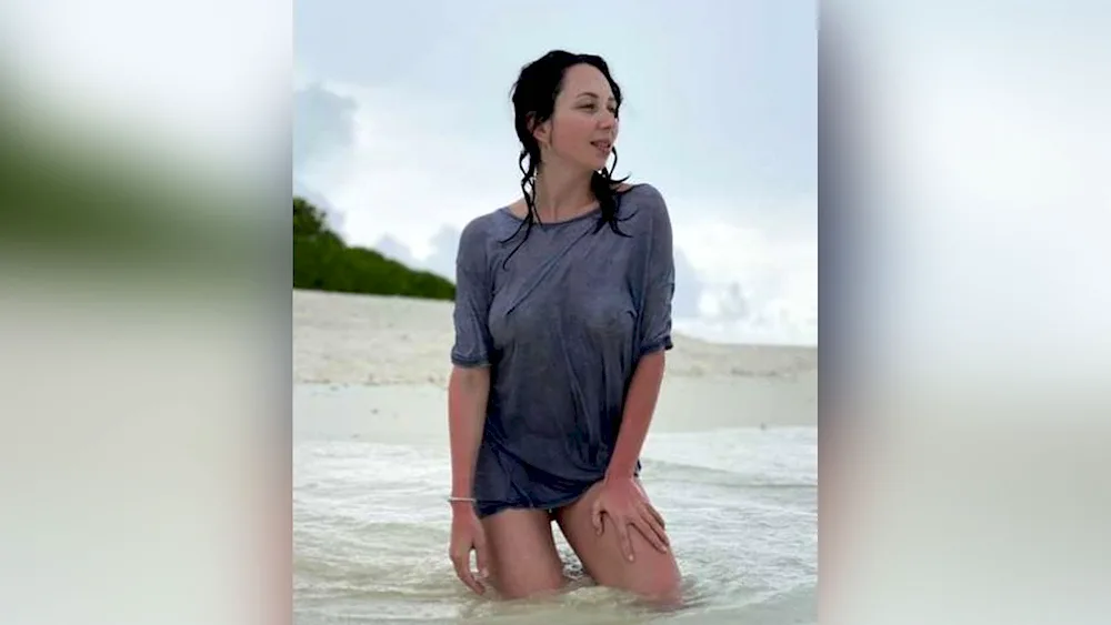 Elizaveta Tuktamysheva in a wet T-shirt