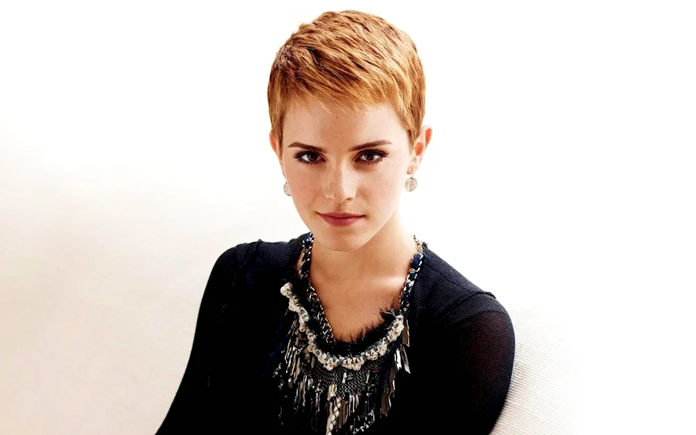 Ema Watson short haircut