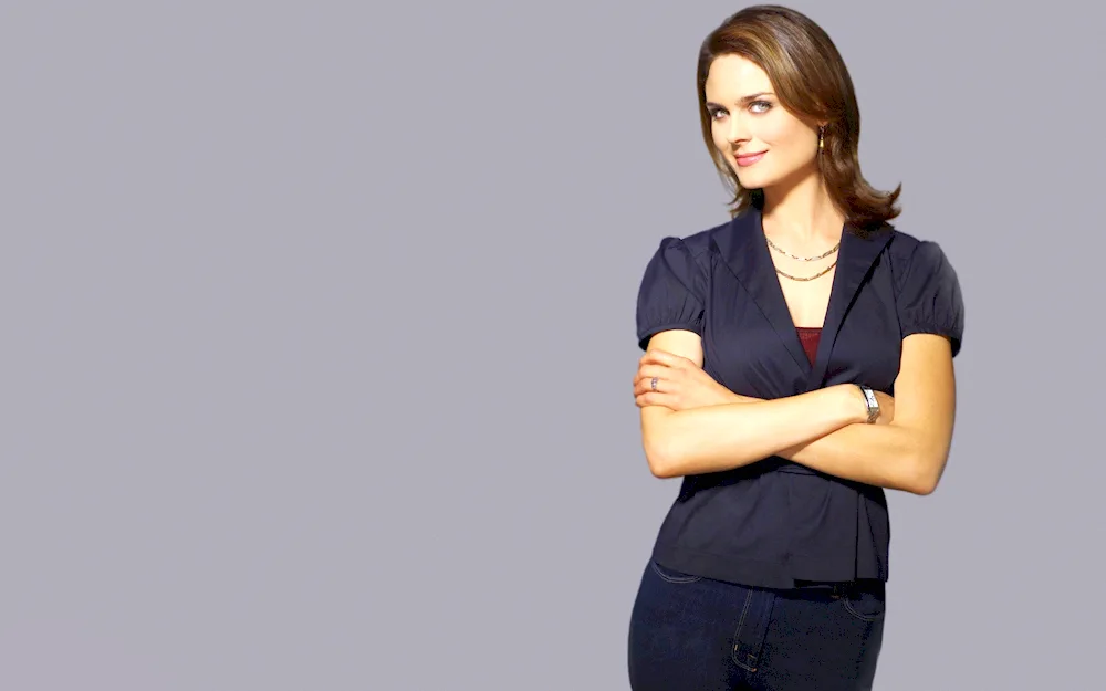 Emily Deschanel in Bones