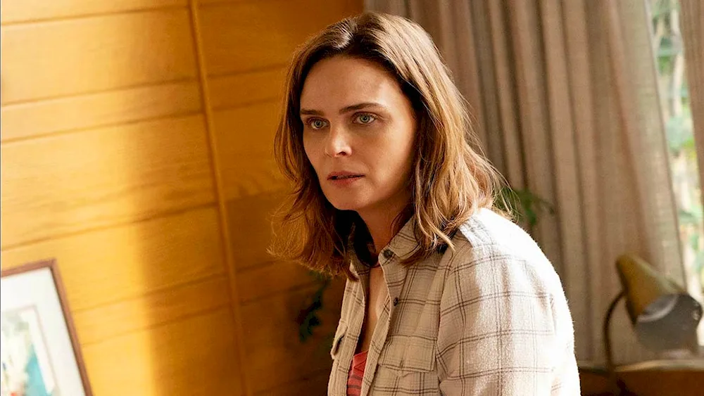 Emily Deschanel 2021