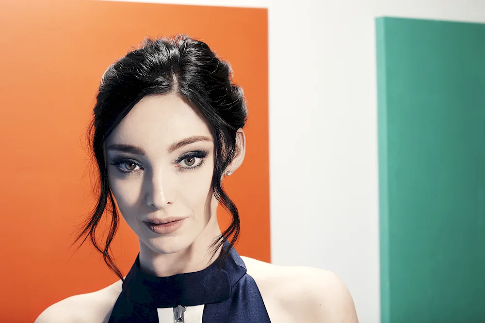 Emma Dumont