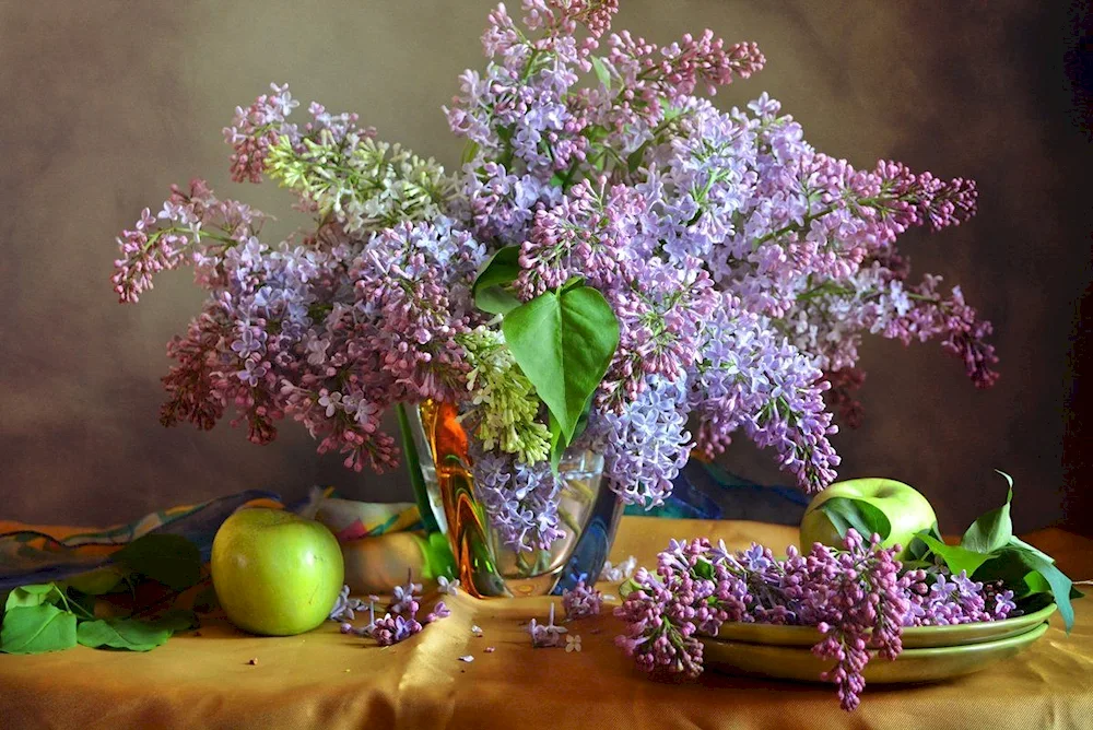Emma Molved still life with lilacs