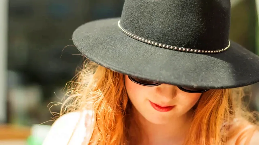 Fedora wide-brimmed hat