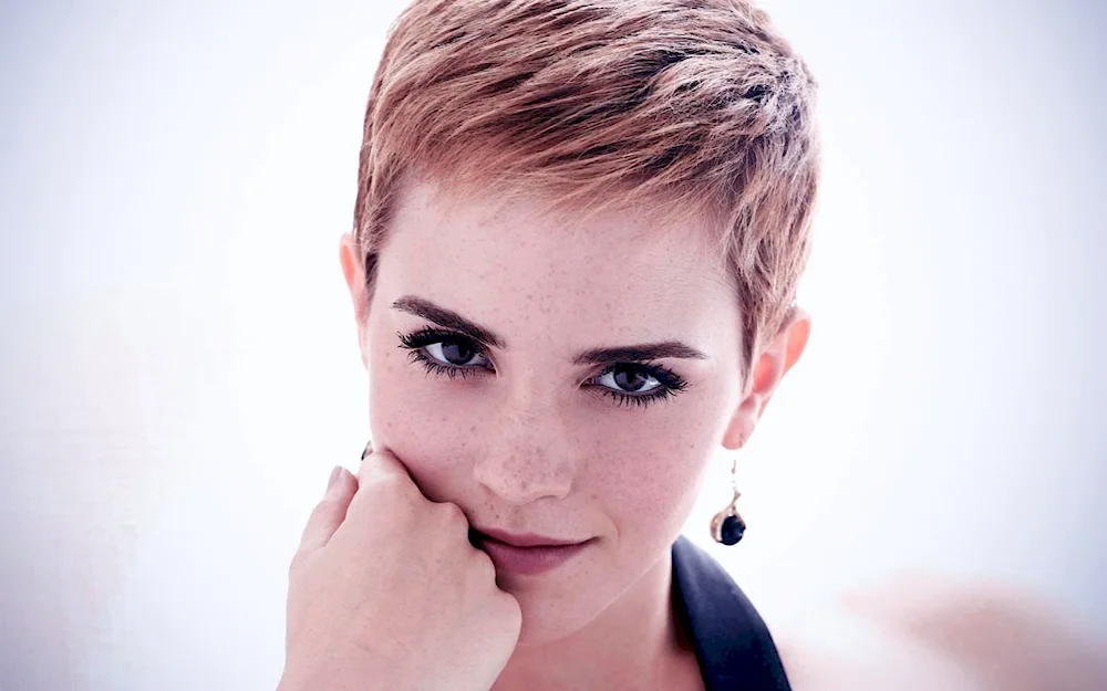 Emma Watson 2022 short haircut
