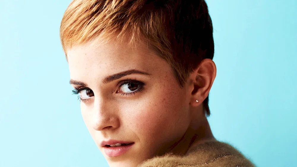 Mamma Watson with short haircut