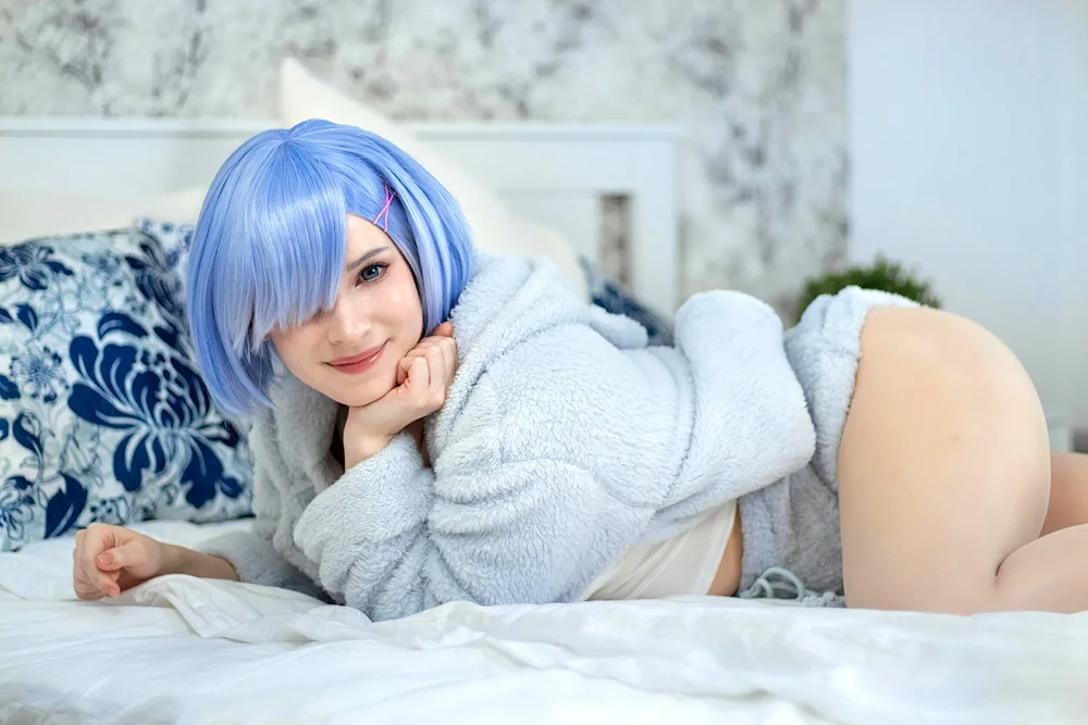 Enji Night cosplayer power girl