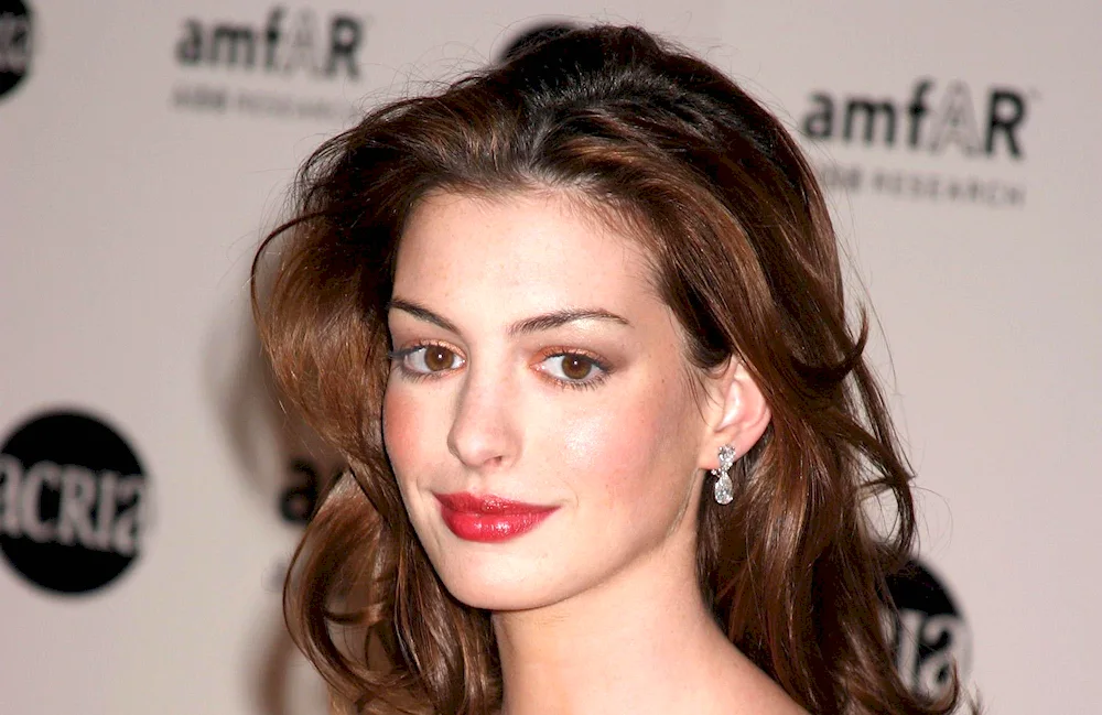 Ann Hathaway girl's facial hair