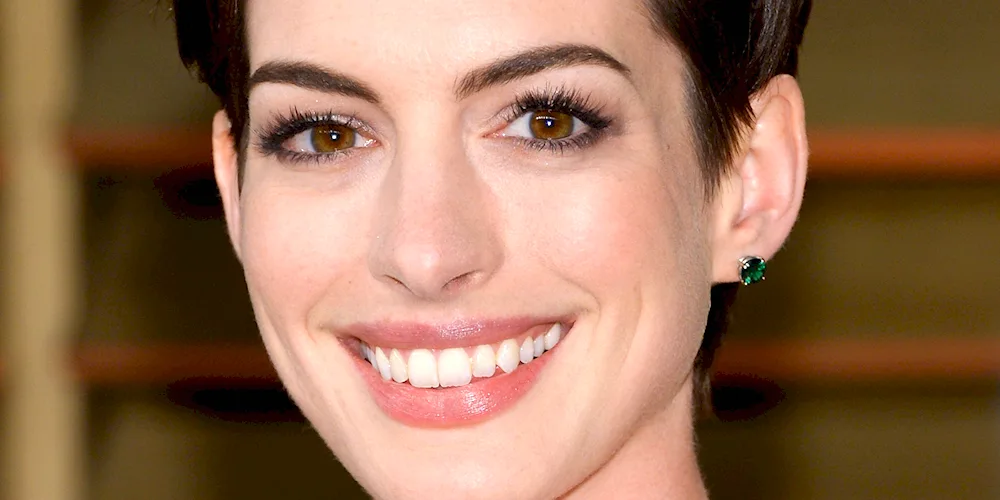 Anne Hathaway eyes