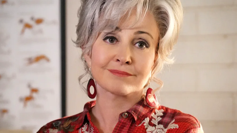 Annie Potts 2022