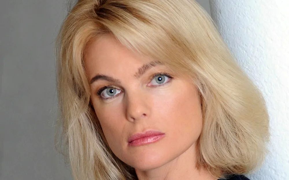 Erika Eleniak