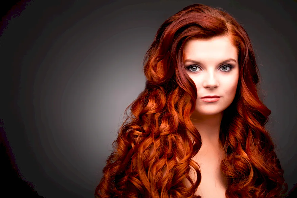 Estele's fiery red hair