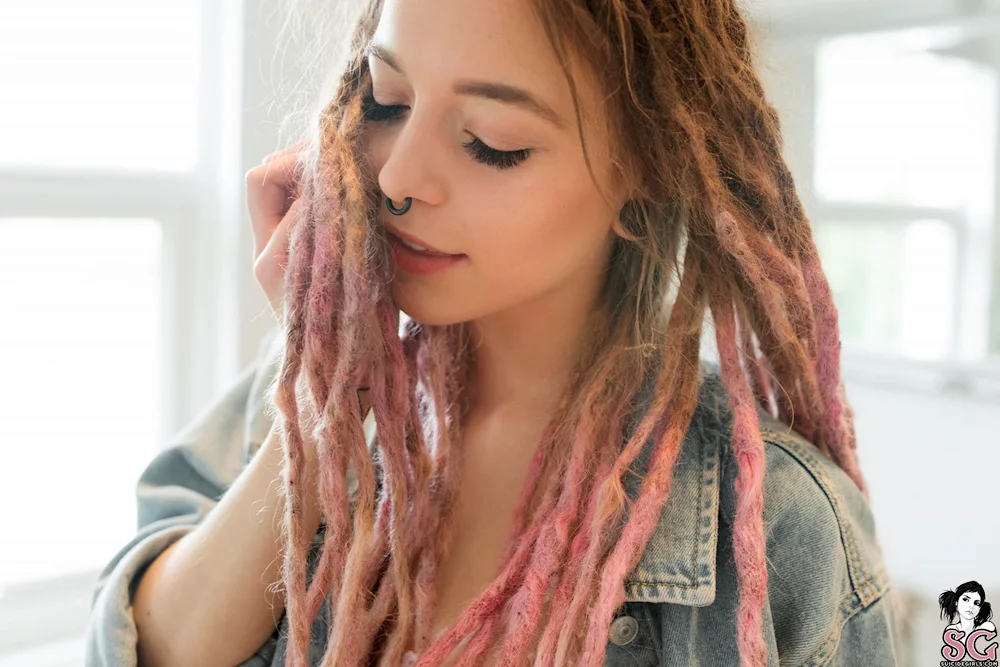 Etkind Nastia dreadlocks