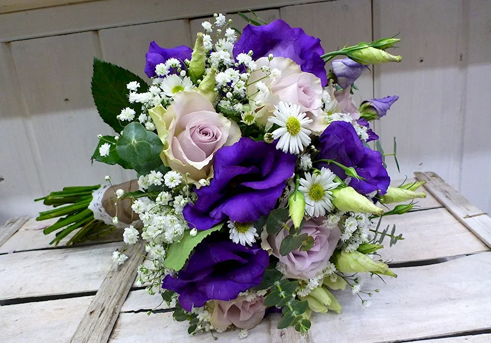 Eustoma lisianthus bouquet