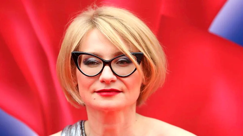 Evelina Khromchenko's haircut 2022