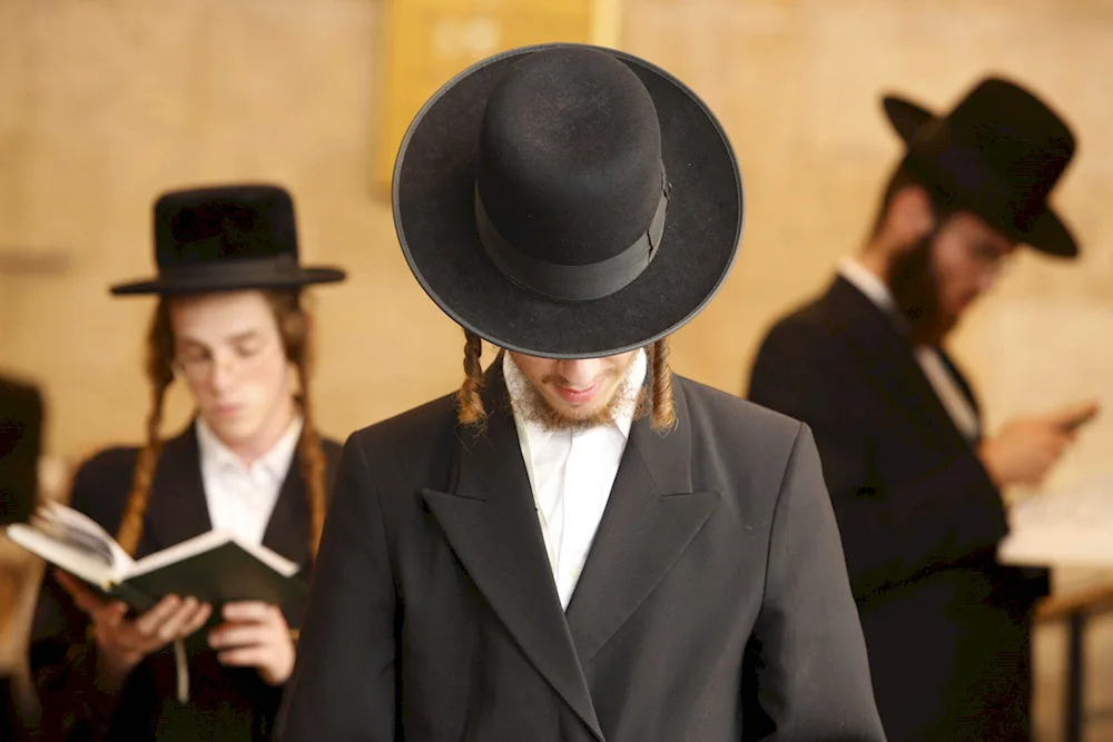 Jewish Hasidim.