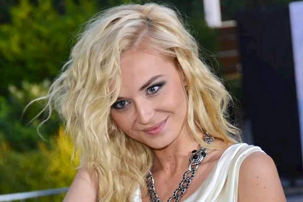 Polina Gagarina 2003