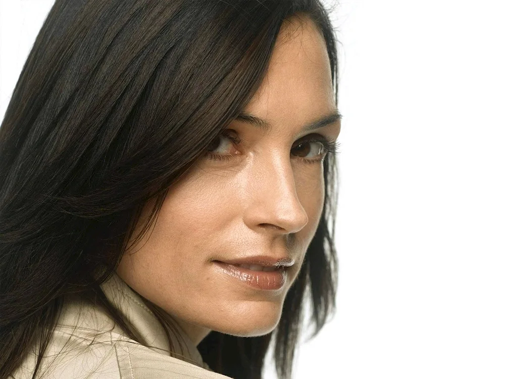 Famke Janssen Olivia