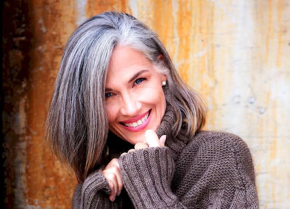 Fandera grey hair