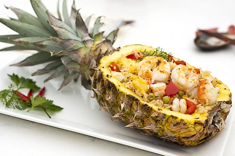 Salad with baked pineapple. Hawaiian chicken with pineapple