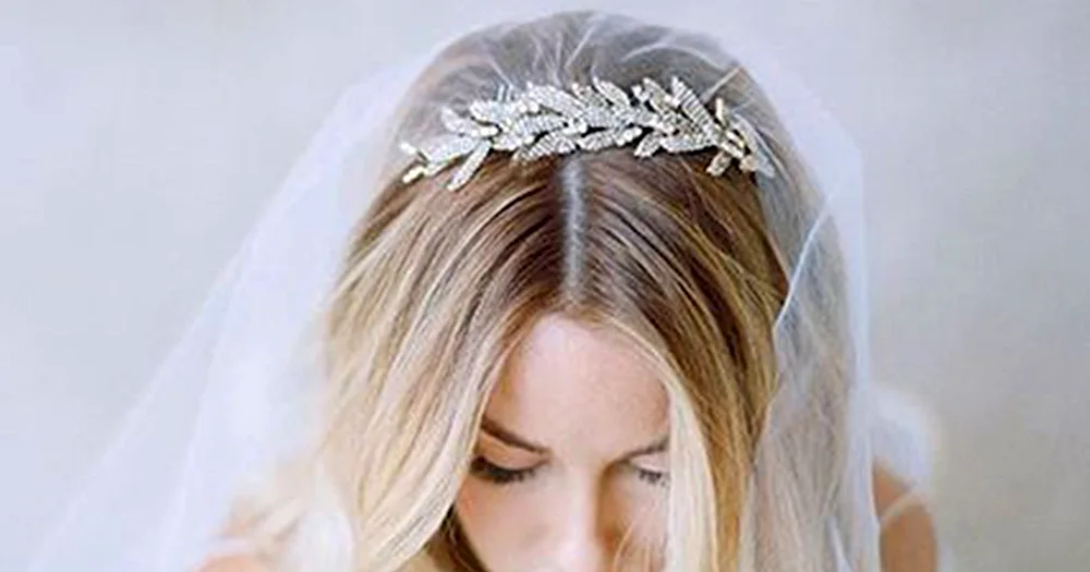 F veil on loose hair