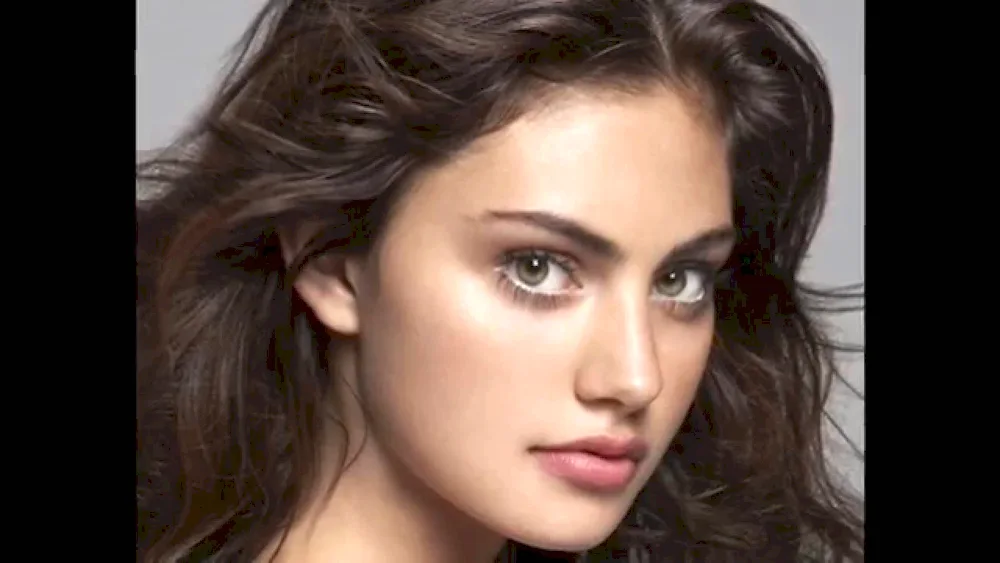 Phoebe Tonkin actress