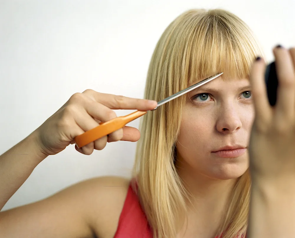Sheryl Cole fringes haircut