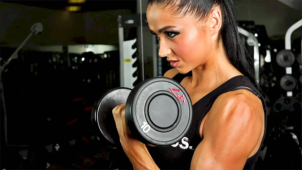 Culturist with barbell