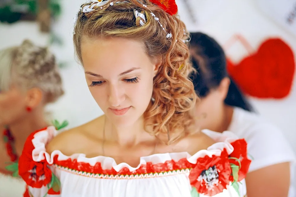 Folklorny style hairdo
