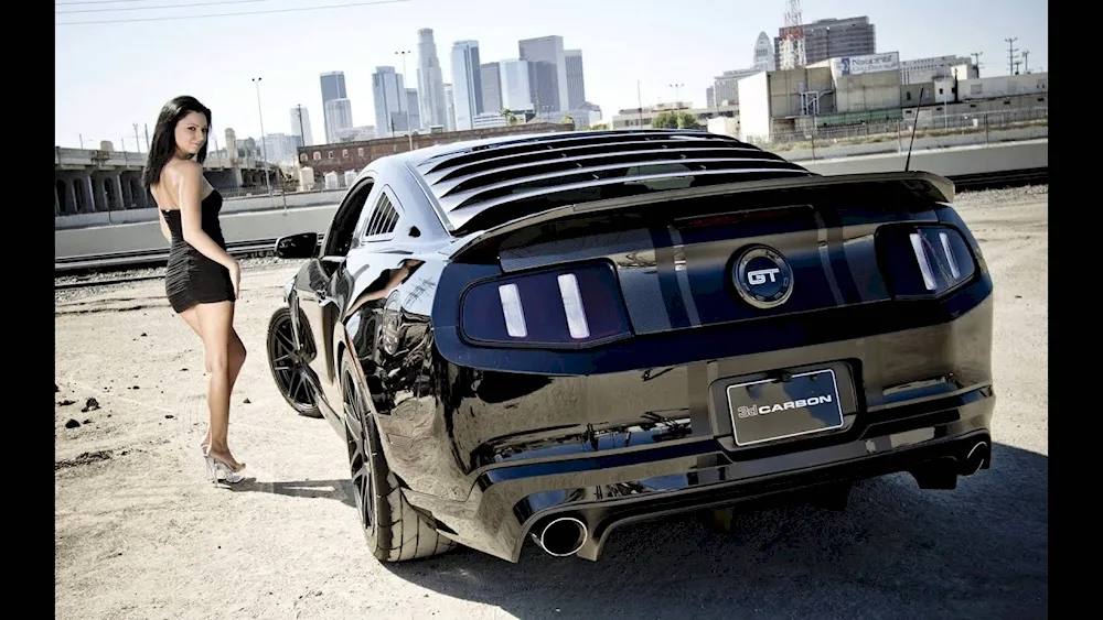 Ford Mustang Shelby gt 500 and girls