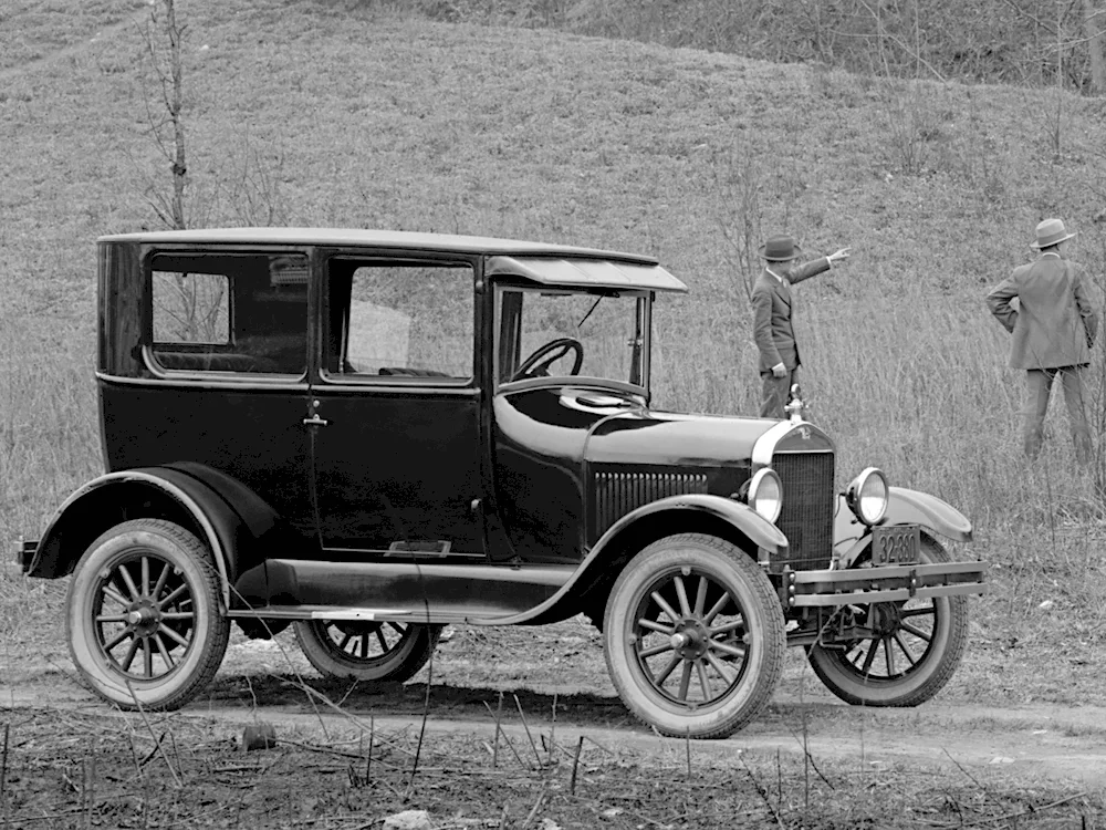 17 October 1902 - the first Cadillac car is produced in Detroit.