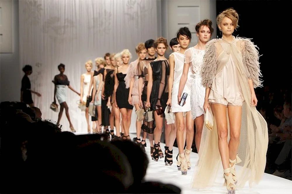 Photomodels on the catwalk