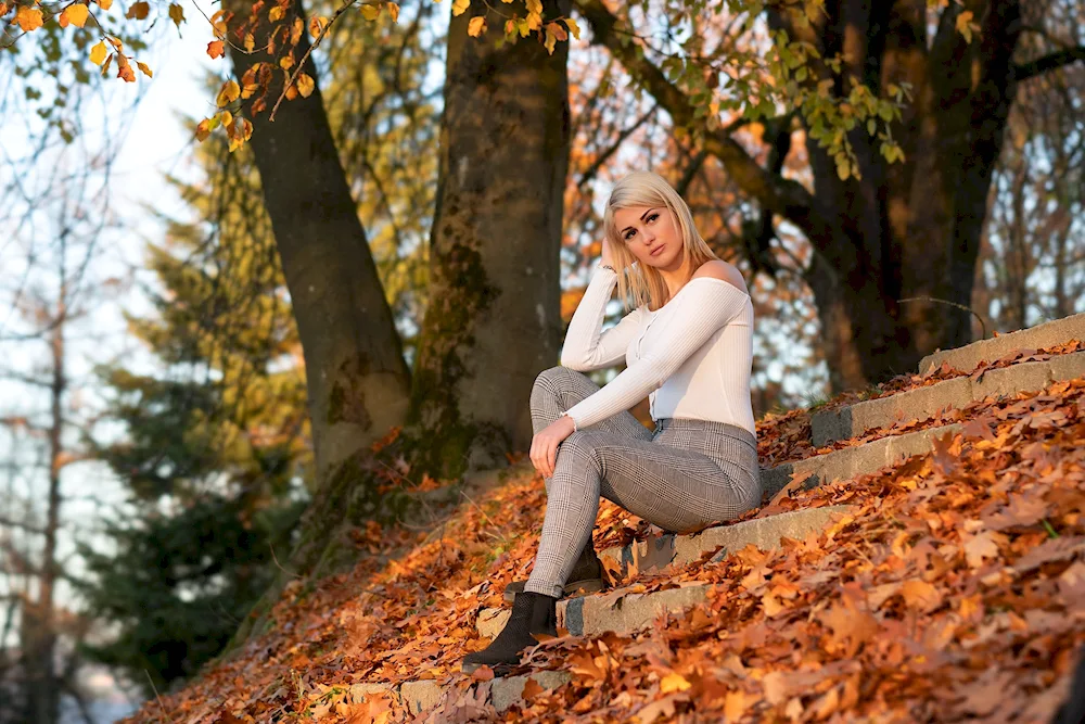 Autumn blonde photo shoot