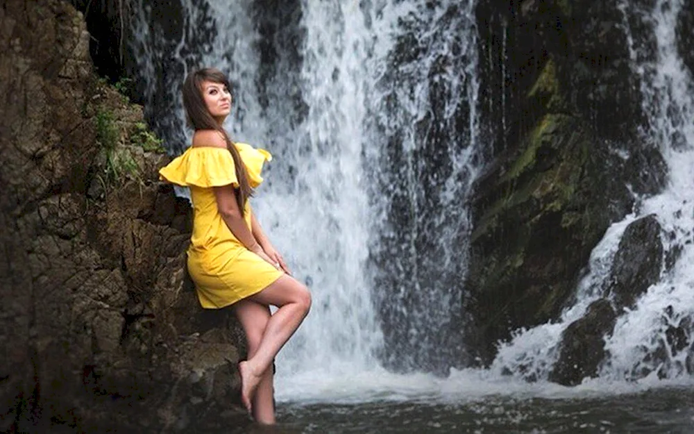 Photoshoot at the waterfall