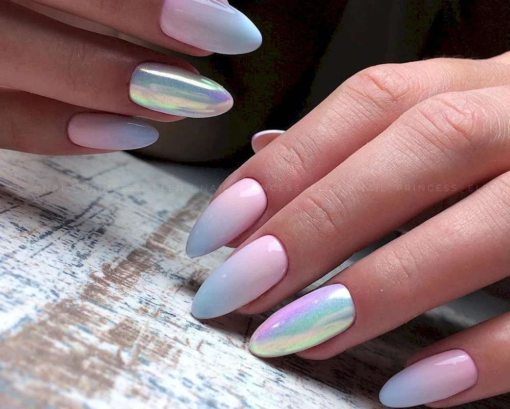 Nude almond nails 2023