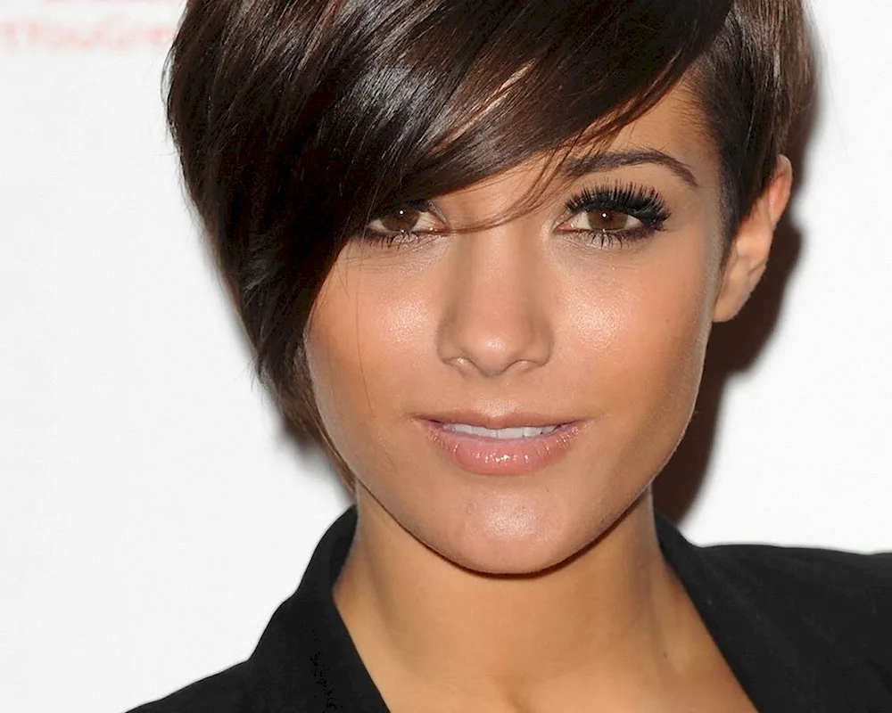 Frankie Sandford short haircut