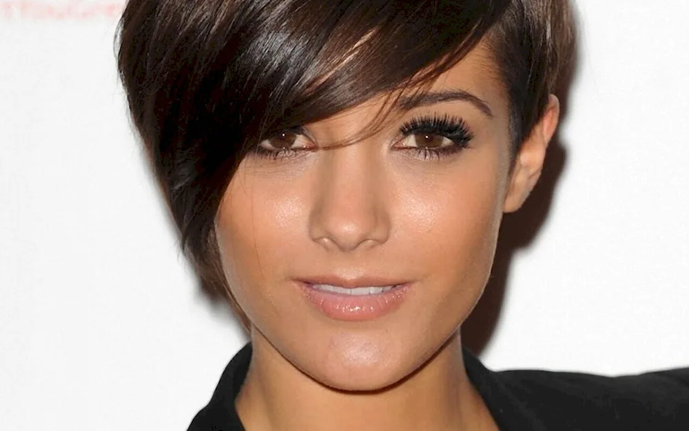 Frankie Sandford short haircut