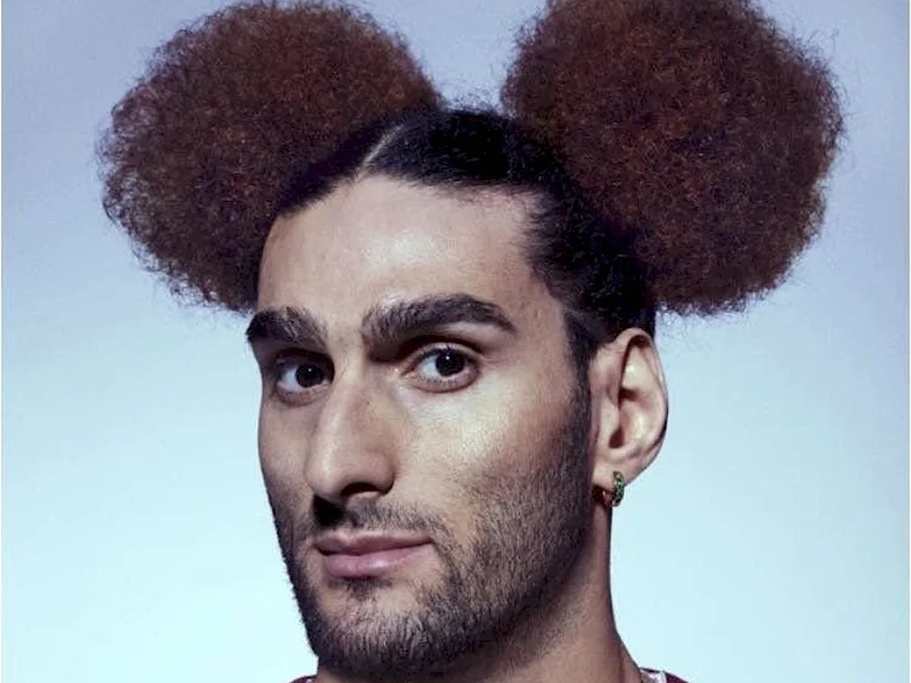 Men's bald hairstyle with fringes