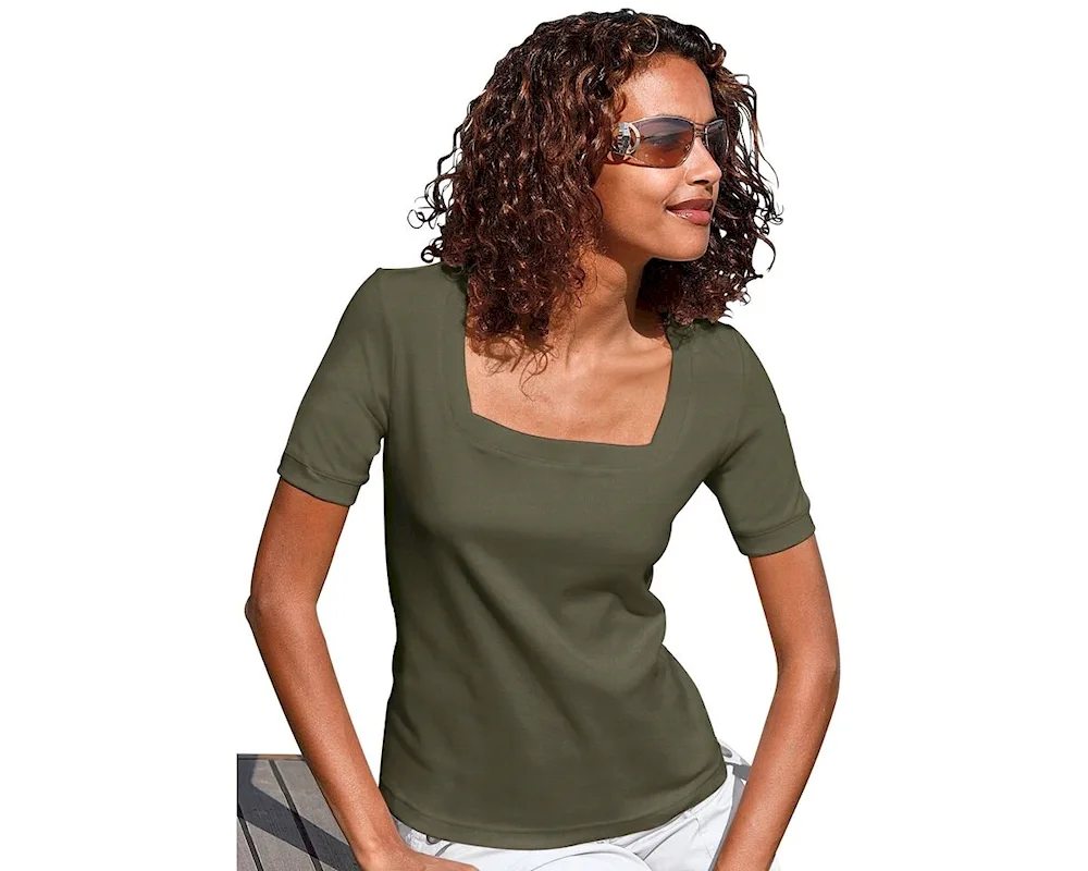 T-shirt with a karev neckline