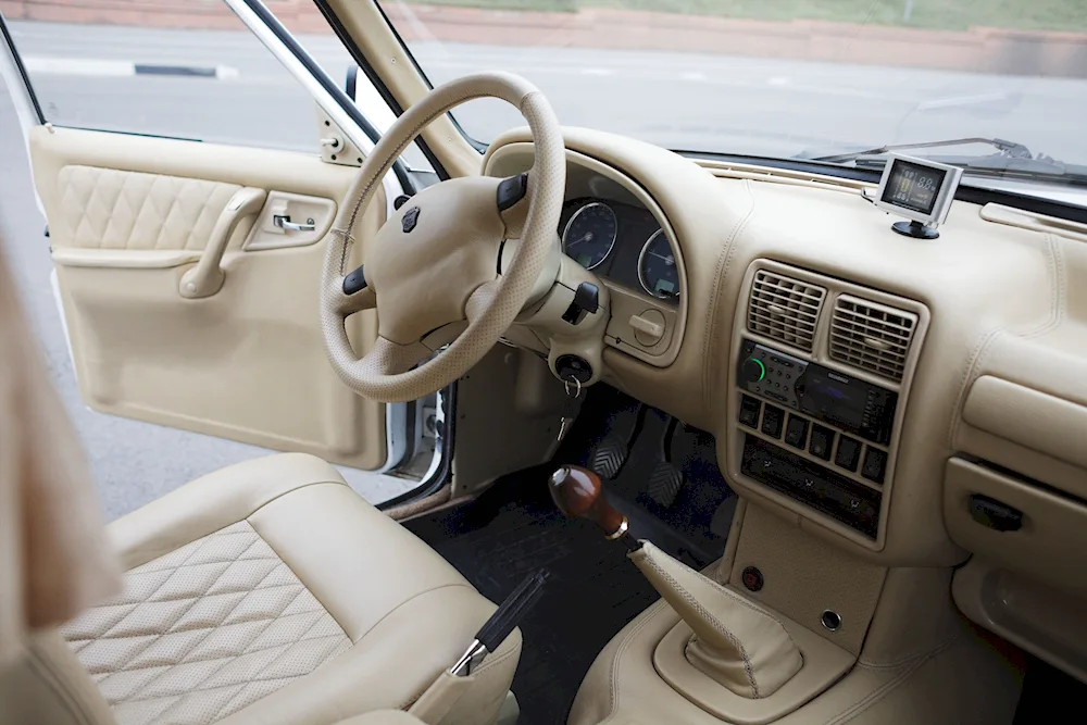 GAZ 3110 saloon