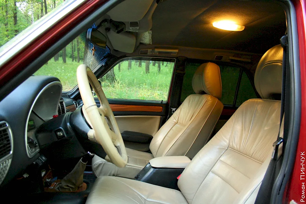 GAZ 31105 Volga saloon President Lux